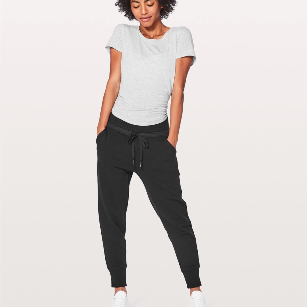 Press Pause || LULULEMON joggers